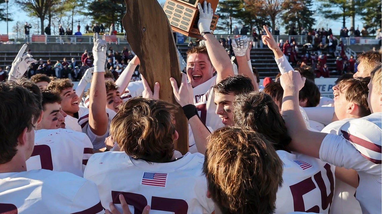FOOTBALL: Nation's longest win streak ends
