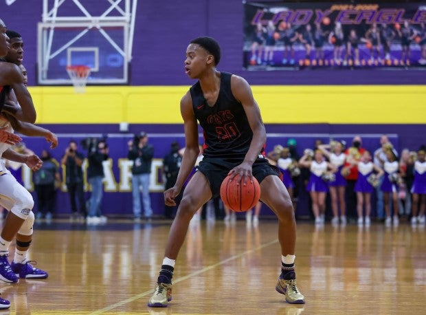 No. 3 ranked Class of 2024 prospect Tre Johnson playing for Lake Highlands (Texas) during his sophomore season. Johnson will play for Team Griffin in the Nike EYBL this summer.