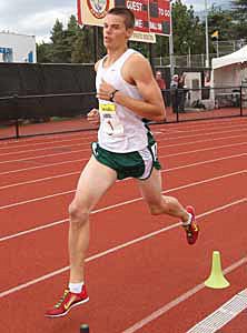 Gunnar Nixon was given just 10
minutes to warm-up before finishing
off his decathlon with a solid 1,500
performance.