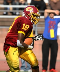 Tyree Marzetta scored the game-winning
2-point conversion for Lincoln last year
in the Turkey Day championship win.