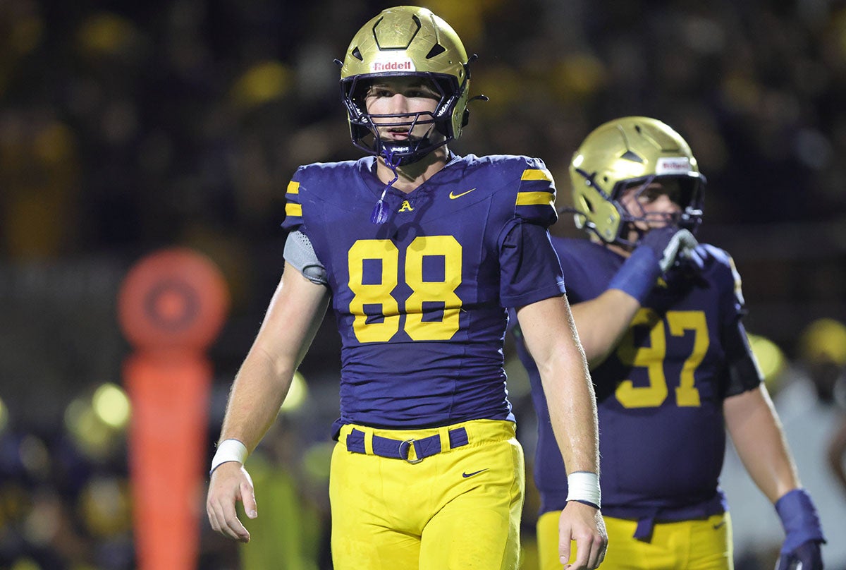 Four-star Ohio State commit Wyatt Smith leads the defensive line for No. 1 St. Thomas Aquinas. The senior has eight sacks in just four games for the Raiders. (PHOTO: Jeff Klein)