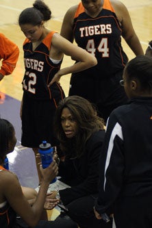 Lisa Harvey-Gondrezick, a 1988 NCAAchampion, is following her father'scoaching legacy and is watching herdaughter embark on her playing legacy.