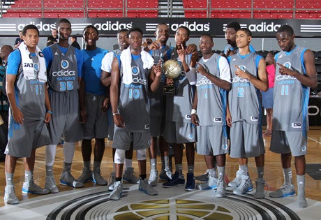 Noah Vonleh (second from left, No. 35) and Emmanuel Mudiay (center, No. 10) helped USA 2014 Red overcome a 10-point deficit in the fourth quarter to force overtime and eventually prevail in the adidas Nations championship game.