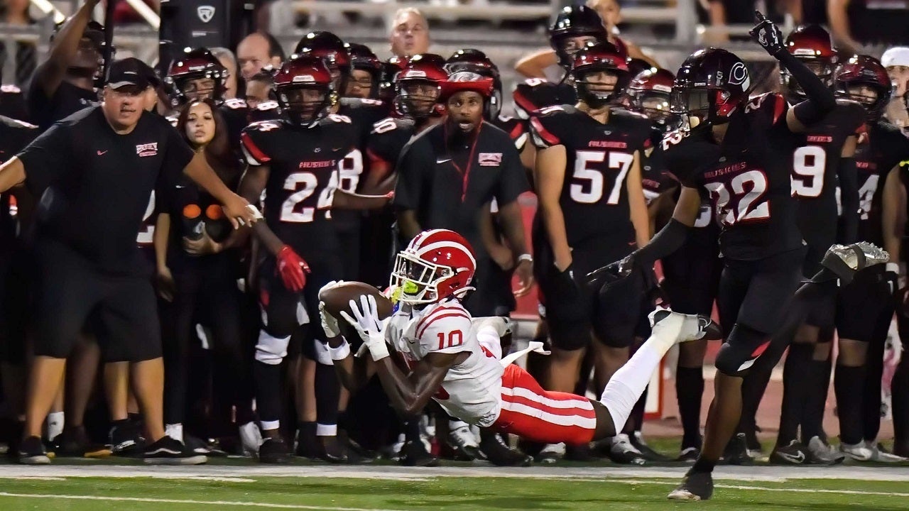 High school football: No. 2 Mater Dei holds off upset-minded No. 7 Corona Centennial 43-20