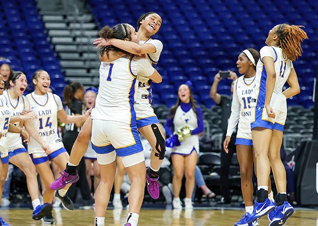 Boswell players celebrate their Texas Class 6A Division II title earlier this month. The Pioneers are No. 16 in this week's MaxPreps Top 25 rankings. (PHOTO: Robbie Rakestraw)