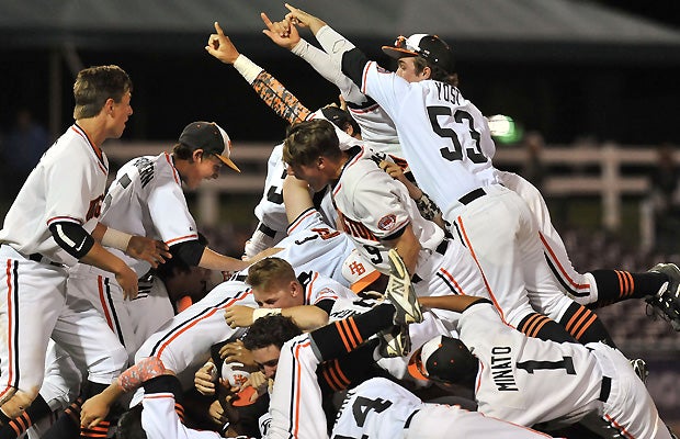 Huntington Beach hopes to repeat as Southern Section Division I champion in 2016.