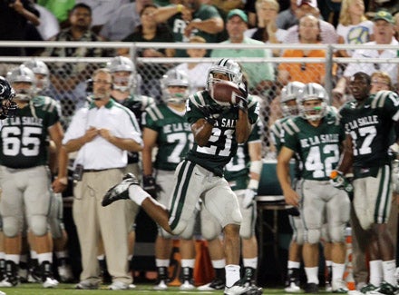 Anthony Williams hauls in a 70-yard touchdown bomb from Bart Houston to help key De La Salle's wild 26-23 victory.