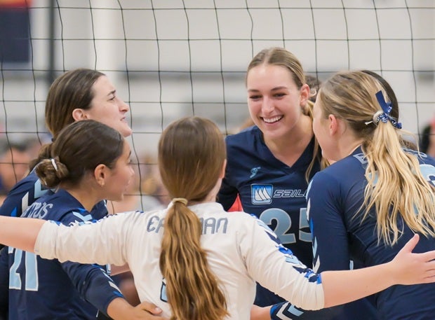 Elle Vandeweghe huddles with her Marymount teammates during their Nike TOC final match against Mater Dei. (PHOTO: Darin Sicurello)