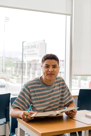 In addition to standing out on the pitch,
Bellini is a model student with a 3.9 GPA.