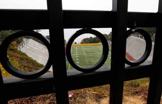 School board architect Frederick Heath called the facility "a poem in masonry ... a great athletic field set in the midst of superb natural scenery."