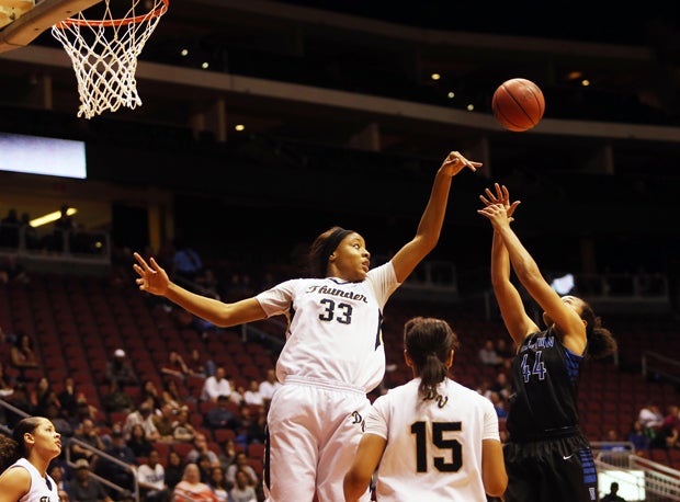 Kristine Anigwe (left) showed all of Arizona how dominant she can be. Now the Desert Vista player will be showing the world.