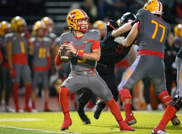 Mission Viejo quarterback Kadin Semonza helped the Diablos to a 31-28 in Friday's CIF Southern Section Division 1 quarterfinals. Mission Viejo enters the MaxPreps Top 25 with the victory, but take on St. John Bosco on Friday. (Photo: Joe Duncan)