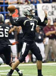 Hamilton QB Kyren Poe led the Huskies
to their third straight Arizona title.