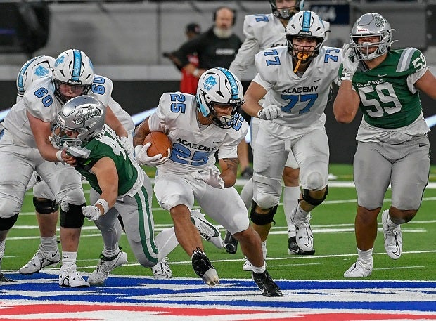 NFL Academy running back Isaac Fullah makes a cut in first-half action against De La Salle on Tuesday at Tottenham Hotspur Stadium in London. (Photo: Ian Muir)