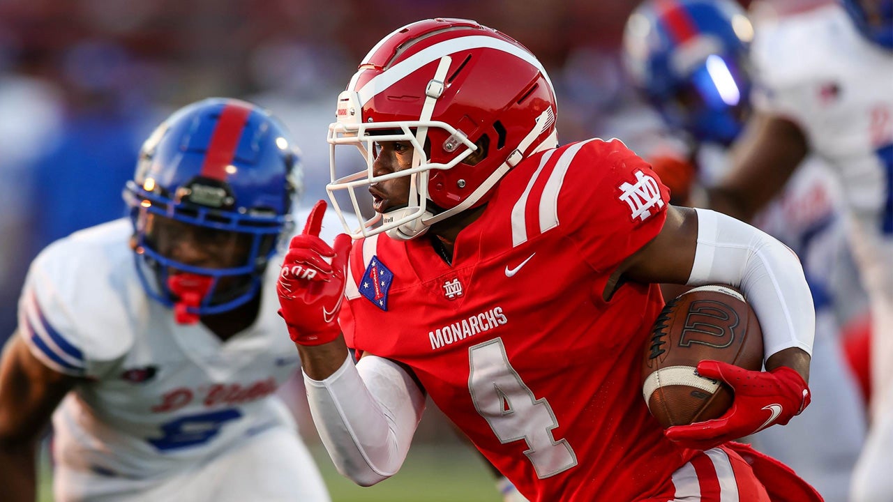 High school football: No. 1 Mater Dei romps, braces for SoCal showdown with No. 3 St. John Bosco