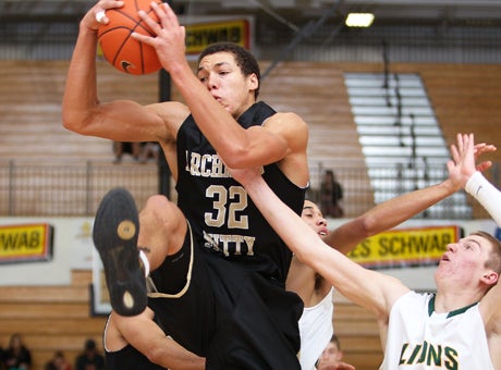 Mitty senior Aaron Gordon has everyone coming at him — recruiters, media and rebounders to name a few. The nation's No. 5 recruit always seems to land on his feet with the ball.