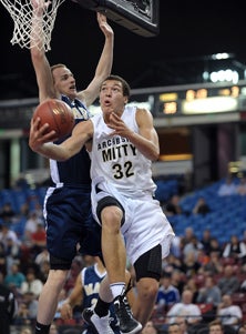 Aaron Gordon had 33 points and 20
rebounds in the state title win
over La Costa Canyon last season.