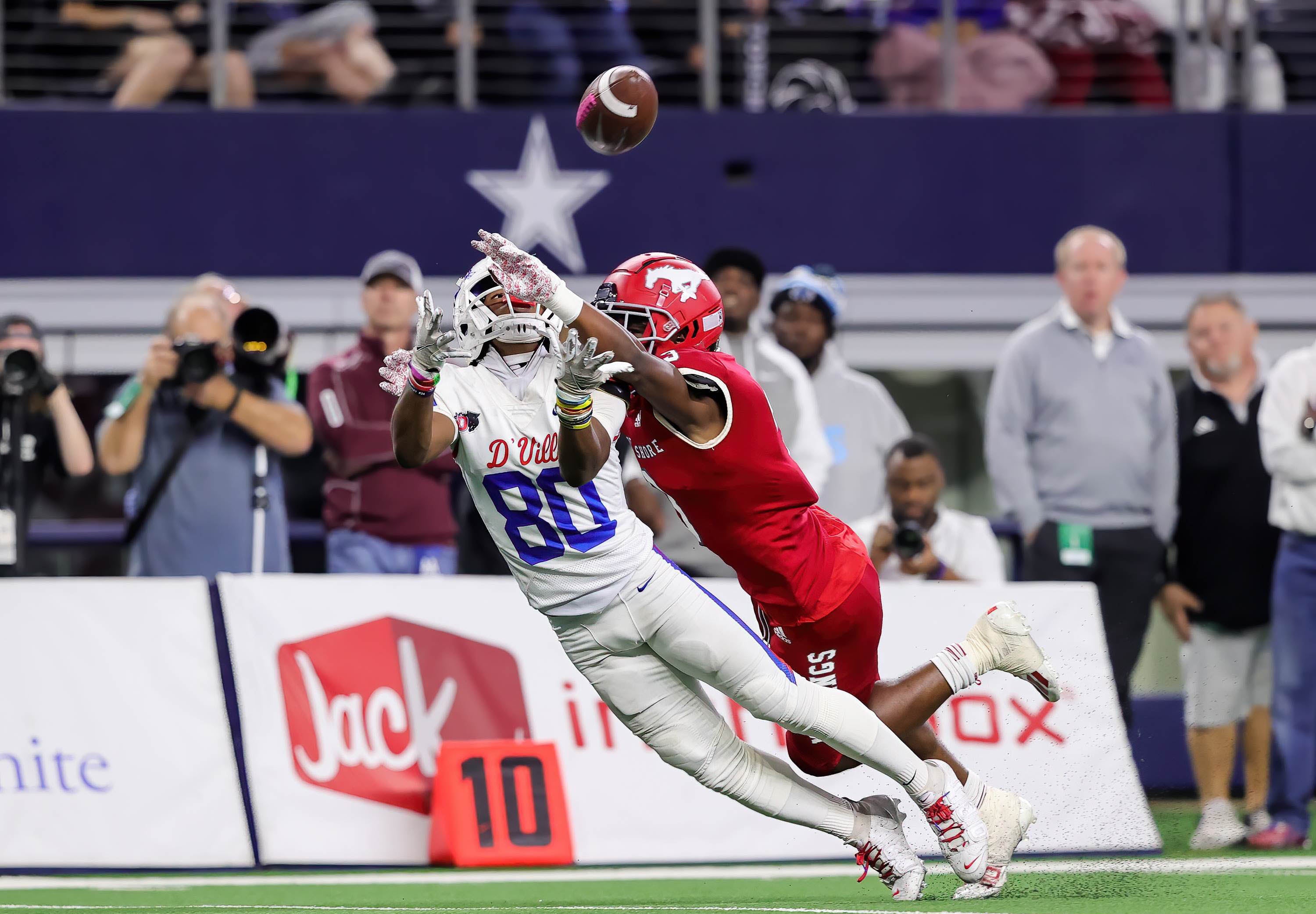 Wide receiver Dakorien Moore