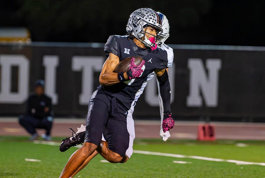 The 2025 MaxPreps National Sophomore of the Year Roye Oliver III looks to close his high school career strong as a reclassified Class of 2027 prospect. (PHOTO: Steven Davis)