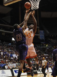 Avery Moss was a beast for CDS
with 18 points and a game-high
21 rebounds.