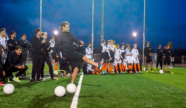 USA World Cup players Graham Zusi and Omar Gonzalez helped put on a soccer skills display Friday with more than 100 teens at Sinatra Park in Hoboken, New Jersey, as part of Gatorade's "Unreal Around the World" contest. 