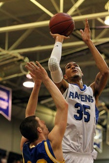 Willie Cauley, another Division 1 commit,has a bond with Shields that has enabledthe two to take their team to a 37-6record over two seasons.