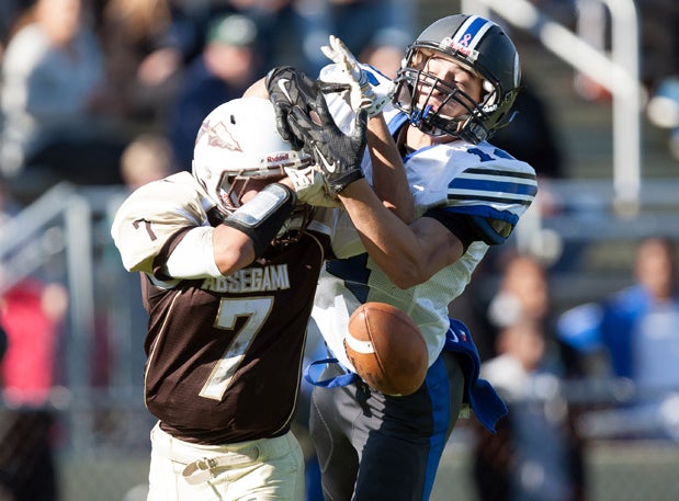 Jerry Breitzman (7) and Absegami went head to head with Oakcrest in the teams' annual Thanksgiving Day game in South Jersey. Absegami won the 2015 Joe Mohr Memorial Trophy by beating Oakcrest, 28-7.