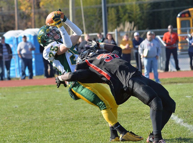 Tyler Clayton (25) of Clearview makes a catch behind a Kingsway defender during Kingsway's 20-14 victory on Thursday in New Jersey.
