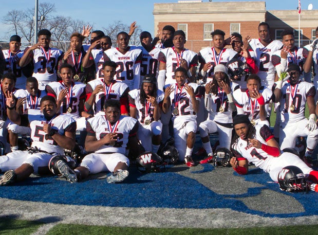 H.D. Woodson (Washington DC) won the 2015 DCIAA championship on Thursday, defeating Woodrow Wilson (Washington), 40-24, in the annual Thanksgiving title game conducted by the District of Columbia Interscholastic Athletic Association.