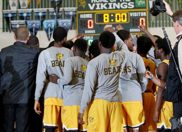 The Bears huddle before Saturday's Northern California Division 3 title game at Vanden.