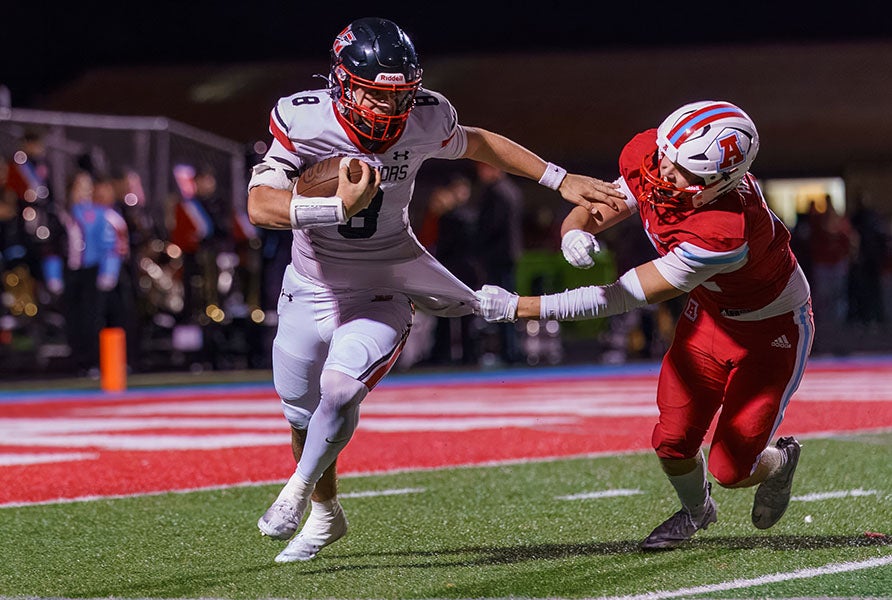Muskego quarterback Joey Shaw helped the Warriors to a 22-20 overtime win over Arrowhead on Oct. 2. (PHOTO: David Feyen)