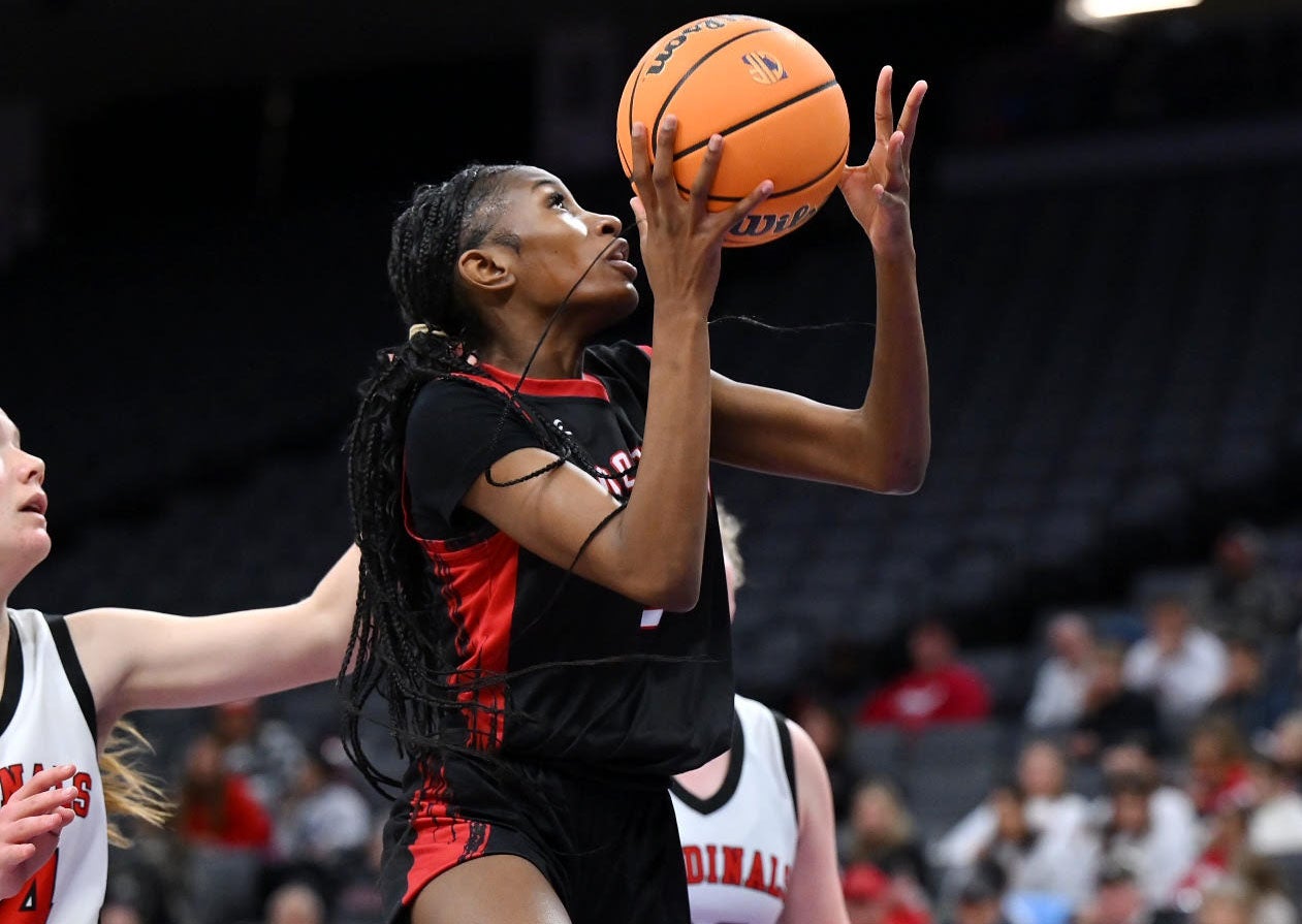 Ariel Cain led Rosamond with 14 points in the Roadrunners' 47-41 loss to Woodland Christian in Friday's Division V state final. (PHOTO: David Steutel)