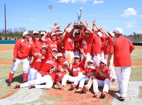 Mater Dei celebrated the NHSI title trophy. Now the Monarchs seek the Southern Section Division 1 title.