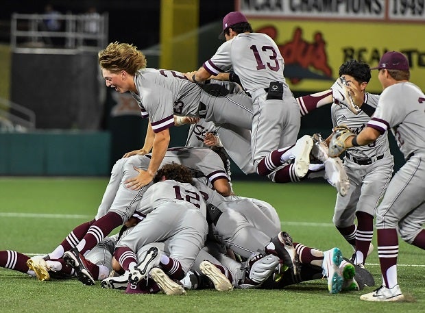 Sinton players celebrate their Texas 4A state title.