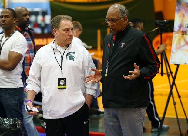 Michigan State's Tom Izzo (left) chats with Texas Tech's Tubby Smith.