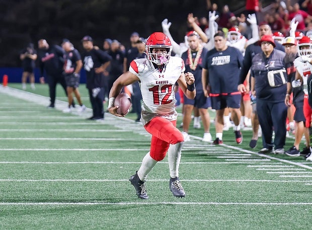 Kahuku quarterback Tuli Tagavailoa-Amosa, seen last week against Mater Dei, scored the game-winning Saturday against No. 3 St. John Bosco in Hawaii. The Red Raiders' quarterback found the end zone from 18 yards out with 23 seconds left to stun the reigning MaxPreps National Champions. (Photo: Brian Bautista)