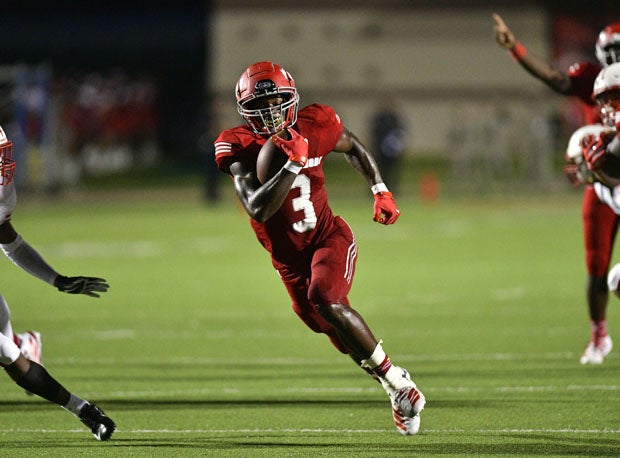 Zachary Evans breaks loose for a 25-yard touchdown run to give North Shore a 14-7 lead.