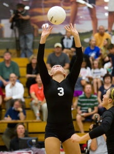 Junior setter Kelly Hunter had
plenty of firepower to deliver
the ball for the MaxPreps
2011-12 Female Team of the Year.
