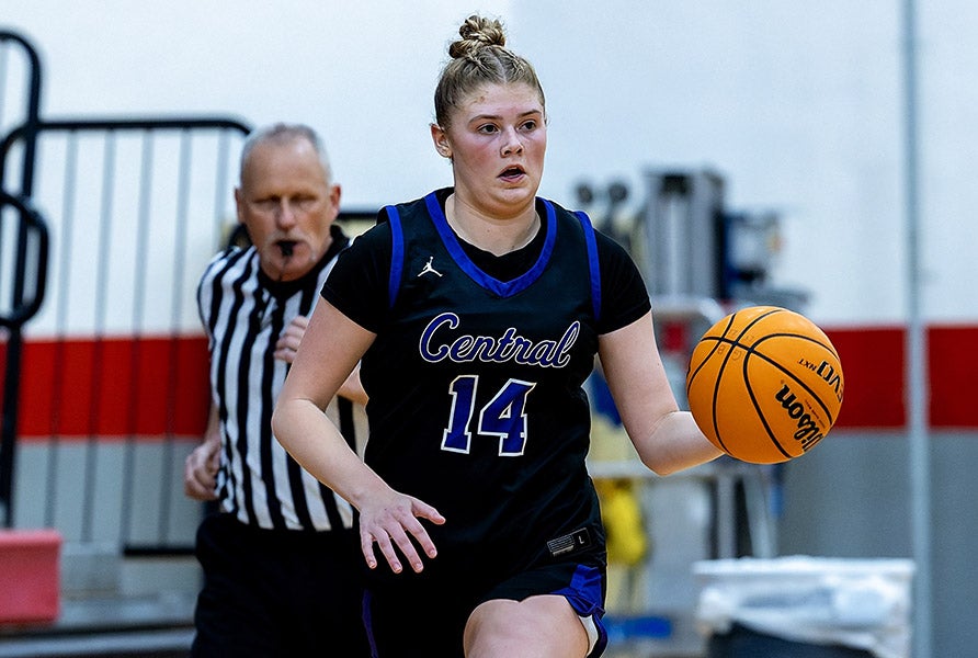 Senior Lexy Santel helped Breese Central go 32-3 en route to the Class 2A state title in Illinois. (PHOTO: Jimmy Simmons)