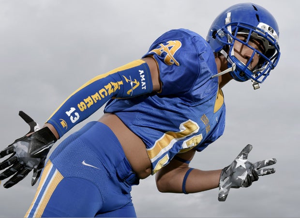Defensive back Aaron Austin