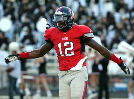 Antonio Conner is highly conflicted between staying loyal to his home state of Mississippi and heading across the border to the two-time defending national champion Crimson Tide of Alabama.