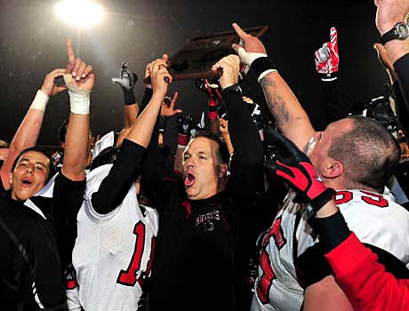 Late pass deflection saves Centennial over No. 10 Vista Murrieta, Su'a Cravens