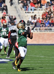 DeSoto speedy receiver Rickey
Daniels goes after a long ball down
field. 