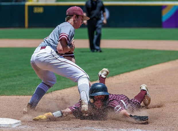Hawley first baseman Creed Ernst tags out Collinsville’s Logan Jenkins during a UIL 2A state final game at Dell Diamond in Round Rock. (Photo: Robbie Rakestraw)