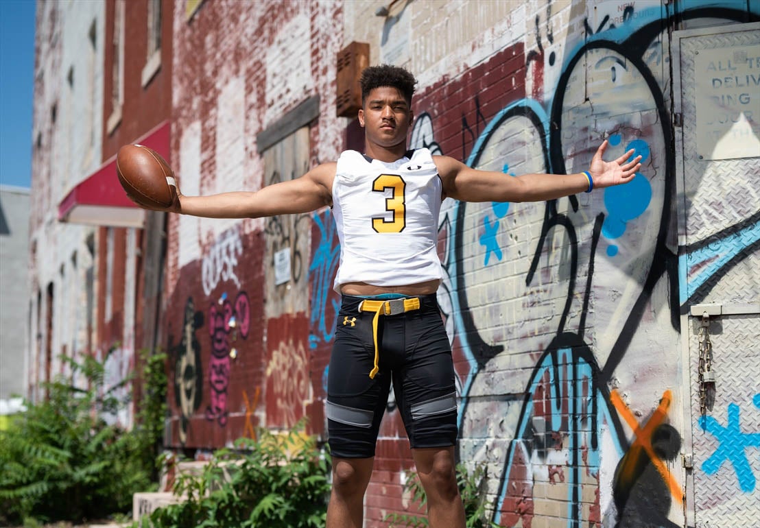 Quarterback Michael Van Buren