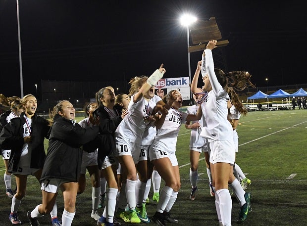 The Jesuit girls won the Oregon 6A title in the fall.