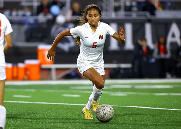 Alyssa Thompson in action during the CIF Regional SoCal Division I championship game in 2021. (Photo: Nick Koza)