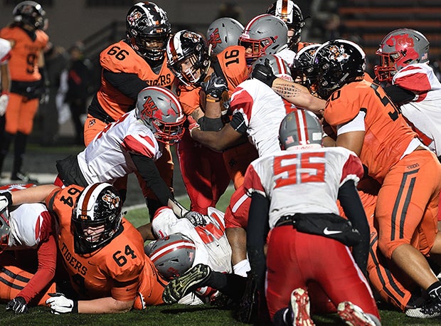 Massillon Washington vs Columbus Walnut Ridge in the 2018 OHSAA Playoffs.