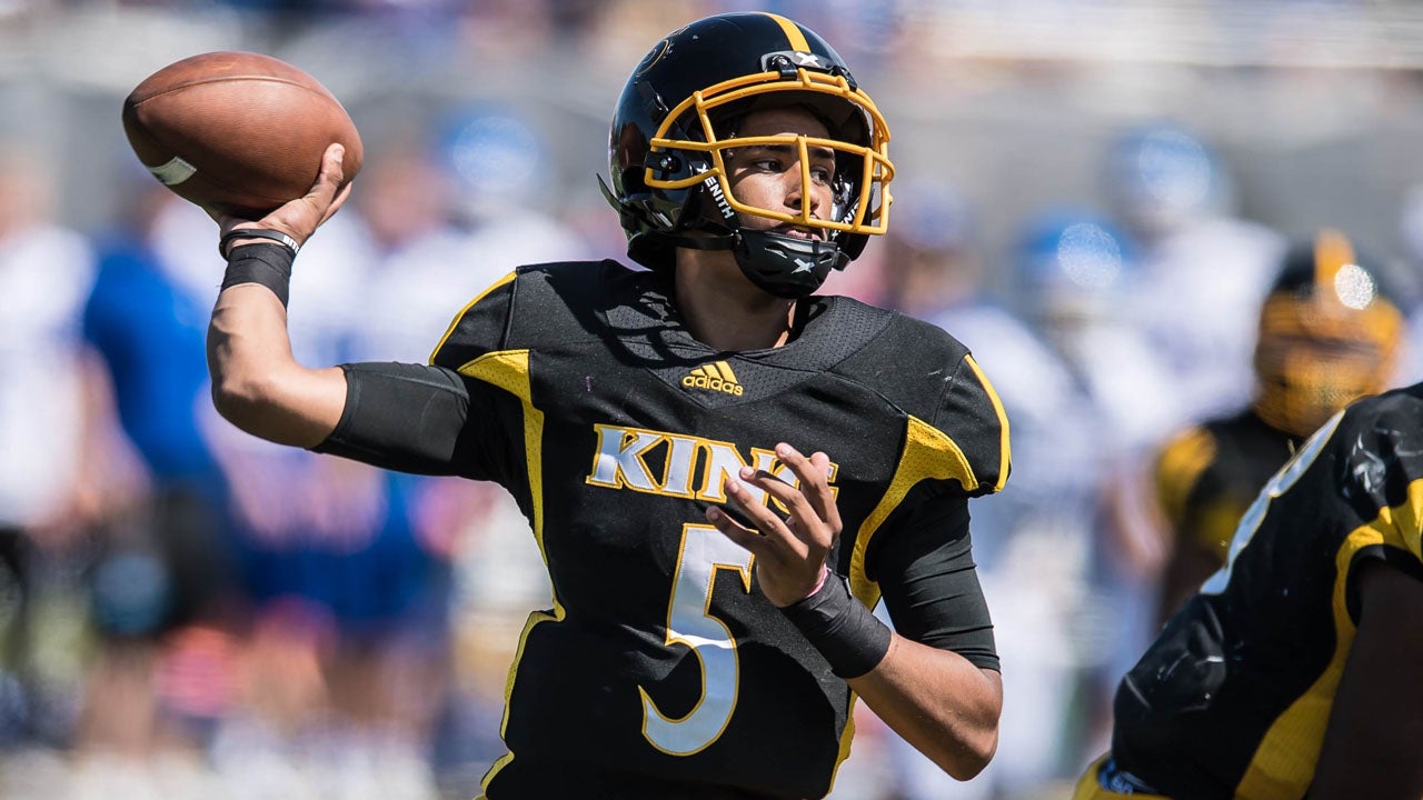 Dante Moore named 2021 MaxPreps Michigan High School Football Player of the Year