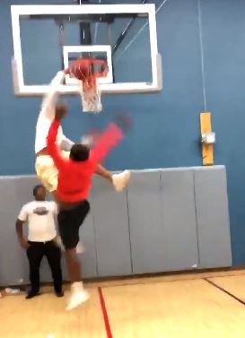 South Carolina QB goes viral with dunk